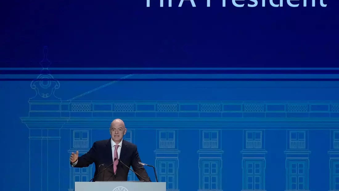 FIFA-Präsident Gianni Infantino sprach in Sydney über die Einnahmen bei der WM der Frauen. - Bild: Armando Franca/AP/dpa/Archivbild
