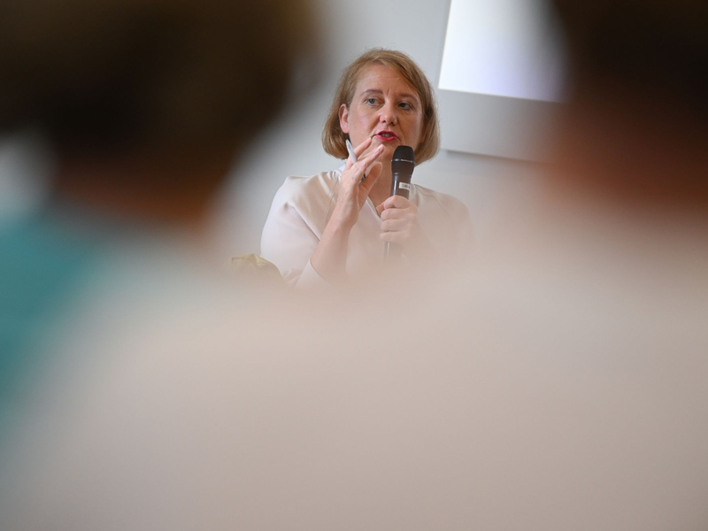 Bundesfamilienministerin Lisa Paus steht im Mittelpunkt des Koalitions-Streits um die Kindergrundsicherung. - Foto: Arne Dedert/dpa