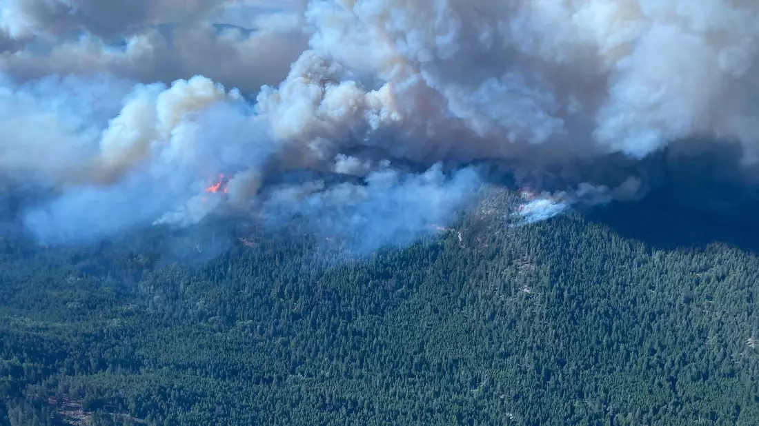 Im Gebiet bei West Kelowna, British Columbia, brennt es weiter. - Bild: Bc Wildfire Service/Canadian Press via ZUMA Press/dpa
