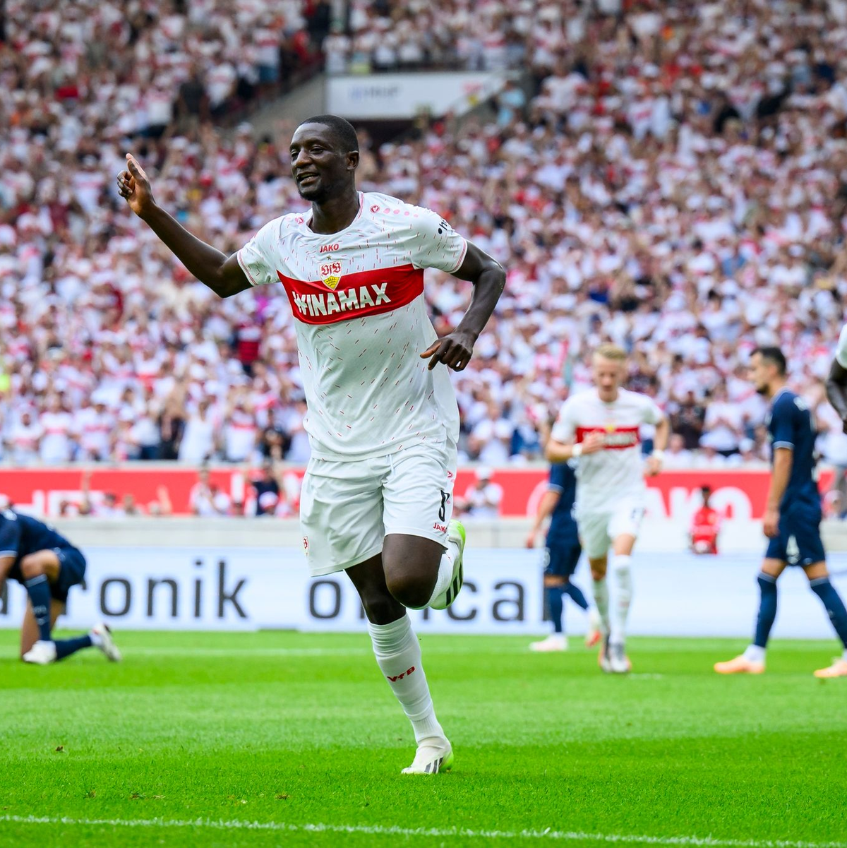 Der VfB Stuttgart feiert zum Auftakt einen deutlichen Heimsieg gegen den VfL Bochum. - Foto: Tom Weller/dpa