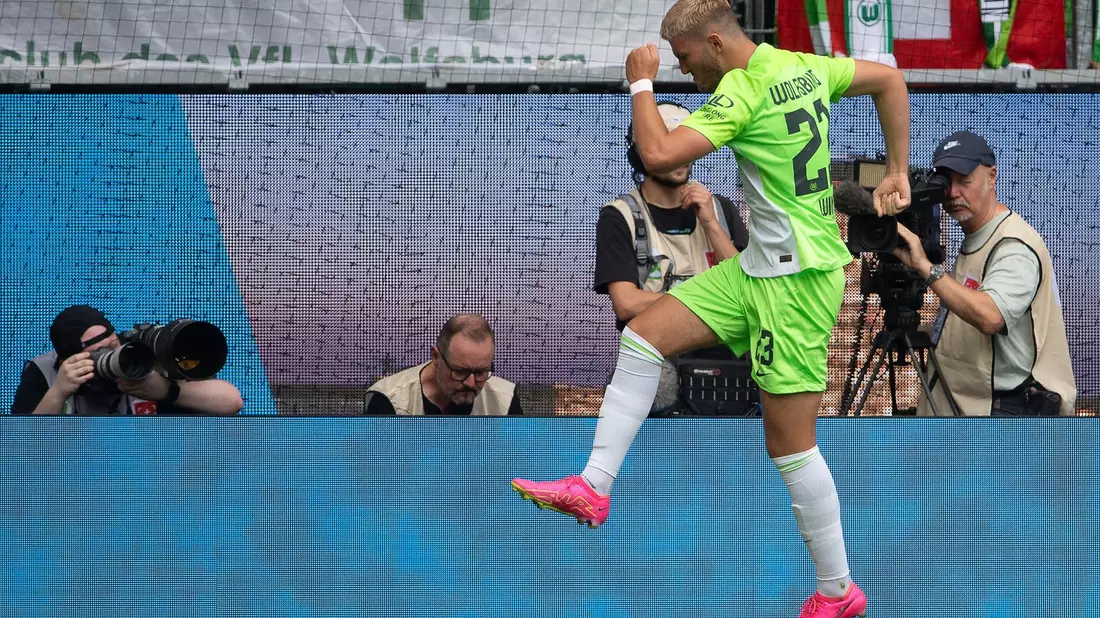 Wolfsburgs Jonas Wind traf am ersten Spieltag der neuen Bundesliga-Saison direkt doppelt. - Bild: Swen Pförtner/dpa