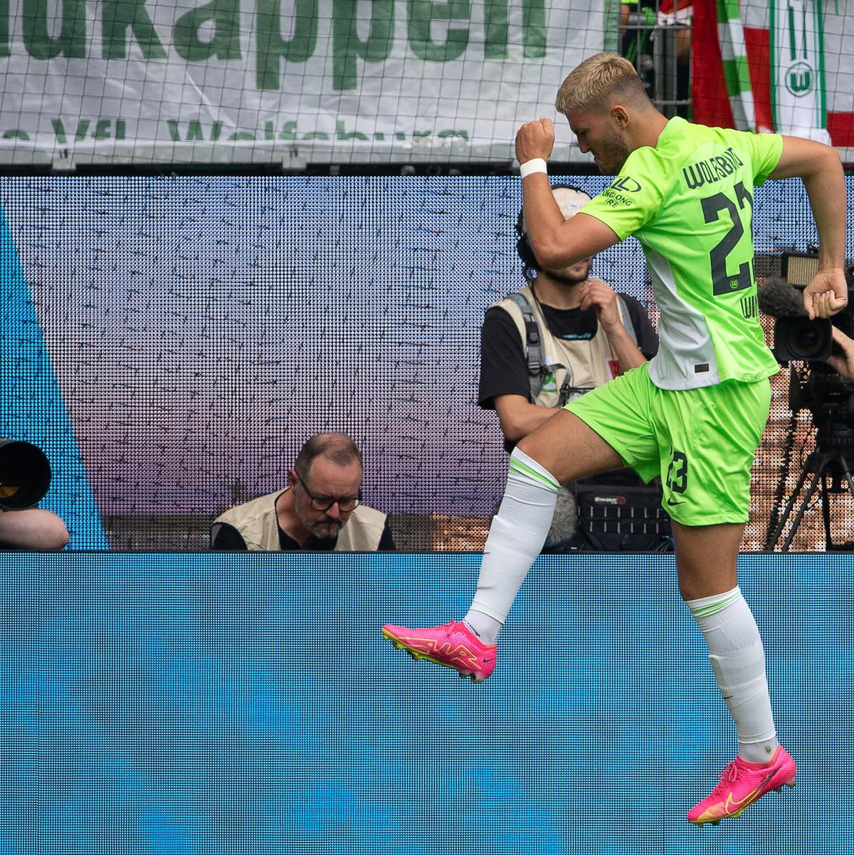 Wolfsburgs Jonas Wind traf am ersten Spieltag der neuen Bundesliga-Saison direkt doppelt. - Foto: Swen Pförtner/dpa