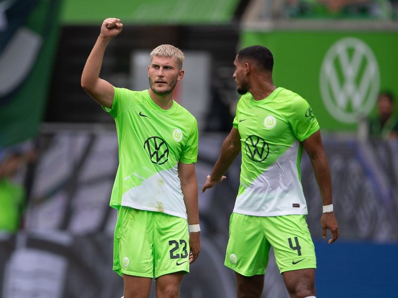 Wolfsburger Ausgleich: Moritz Jenz trifft zum späten 1:1 gegen Heidenheim. - Foto: Swen Pförtner/dpa