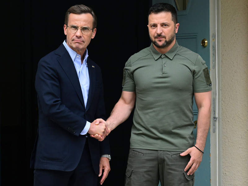 Der schwedische Ministerpräsident Ulf Kristersson empfängt den ukrainischen Präsidenten Wolodymyr Selenskyj. - Foto: Jonas Ekstromer/TT News Agency/AP/dpa