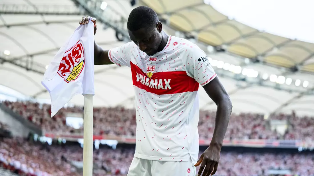 Stuttgarts Serhou Guirassy jubelt nach seinem Tor zum 1:0. - Bild: Tom Weller/dpa