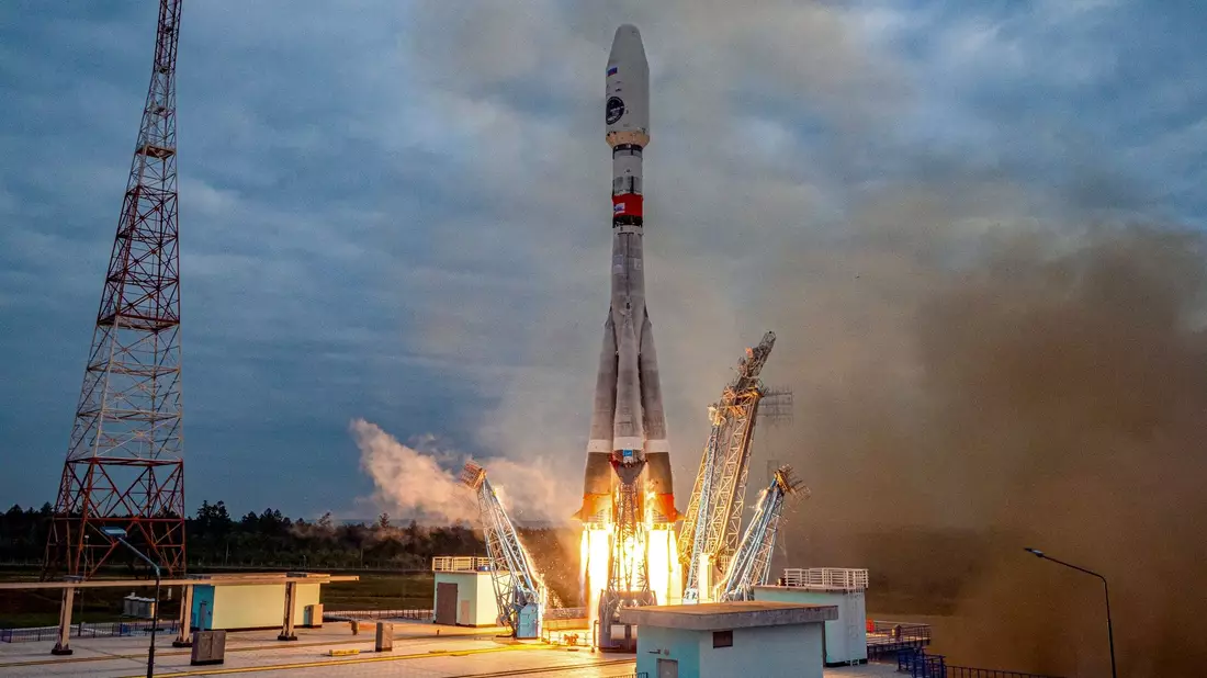 Destination Mond: Die Sojus-2.1b-Rakete mit der automatischen Mondlandestation «Luna-25» startet vom Weltraumbahnhof Wostotschny im Fernen Osten Russlands ab. - Bild: Uncredited/Staatlichen Raumfahrtkorporation Roskosmos via AP/dpa