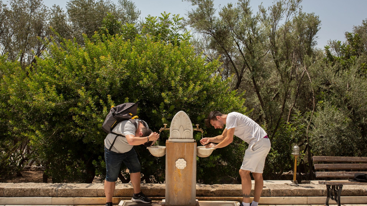 In Griechenland soll kommende Woche das Thermometer örtlich auf über 40 Grad steigen. - Foto: Socrates Baltagiannis/dpa