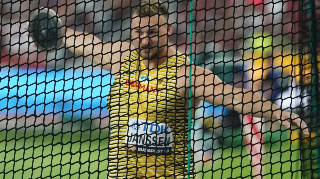Diskuswerfer Henrik Janssen hat sich bei der WM in Budapest ins Finale gezittert. - Bild: Marcus Brandt/dpa