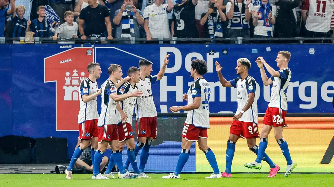 Der Hamburger SV feiert gegen Hertha BSC den zweiten Heimsieg der Saison. - Bild: Axel Heimken/dpa