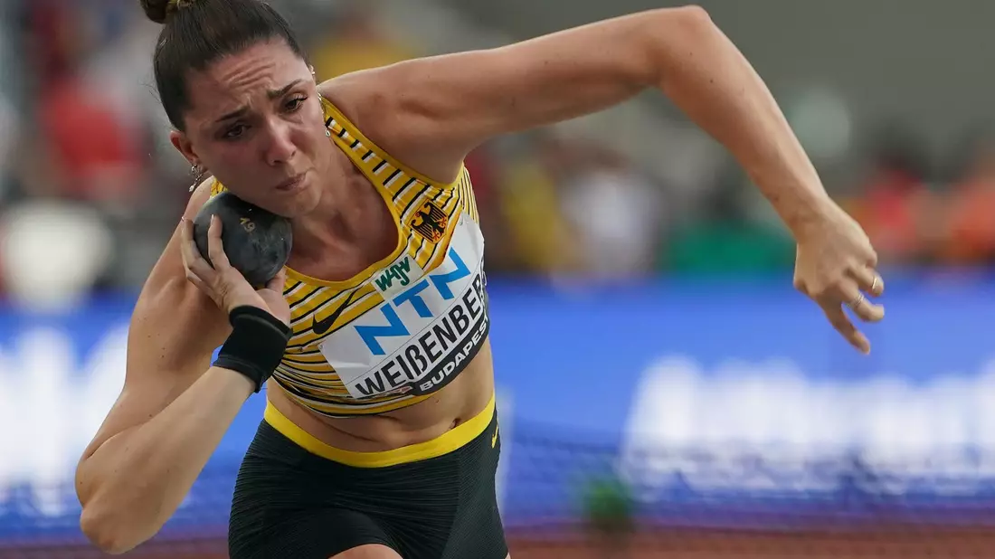 Siebenkämpferin Sophie Weißenberg ist nach dem ersten Tag in Schlagdistanz zur Bronzemedaille. - Bild: Marcus Brandt/dpa