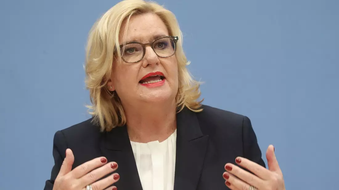 «Ich bin vorsichtig optimistisch, dass es vorangeht. Ich nehme schon Verbesserungen wahr», sagt Eva Högl (SPD). - Bild: Wolfgang Kumm/dpa