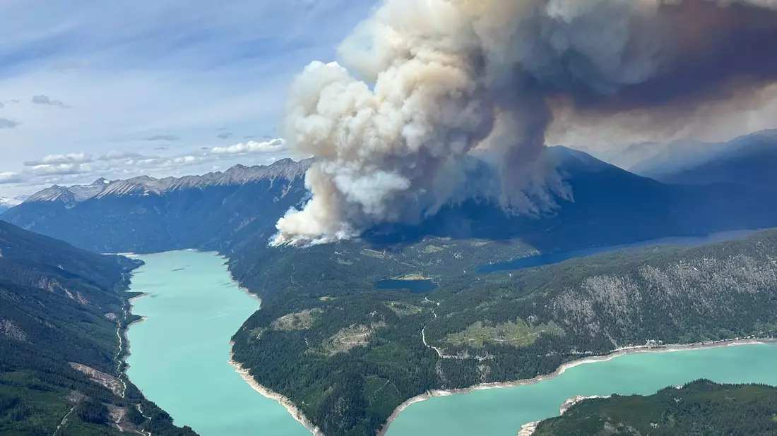 Waldbrände in der Nähe des Downton Lake im südlichen Teil von British Columbia. - Bild: -/XinHua/dpa