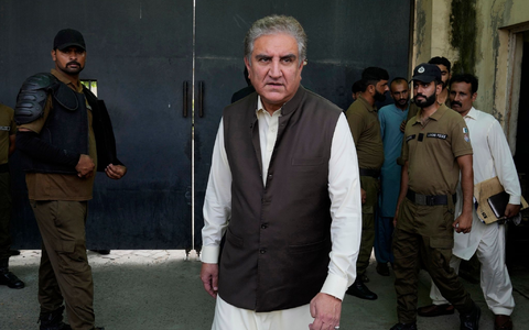 Der ehemalige Außenminister und Vize-Präsident der Oppositionspartei PTI, Shah Mahmood Qureshi. - Foto: K.M. Chaudary/AP