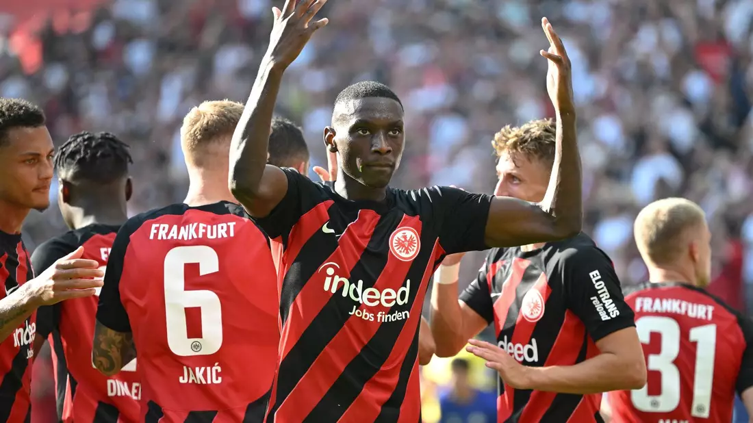 Frankfurts Randal Kolo Muani war mit seinem Treffer der Matchwinner im Hessen-Derby. - Bild: Arne Dedert/dpa