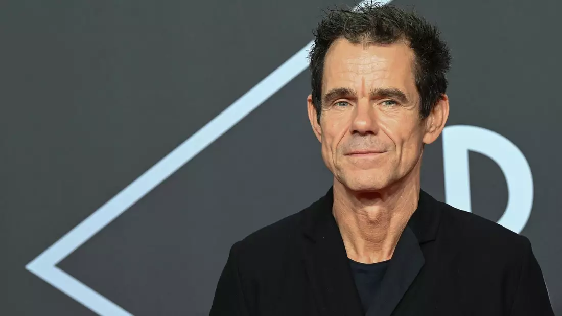 Regisseur Tom Tykwer. Vor 25 Jahren kam sein Film «Lola rennt» in die Kinos. - Bild: Jens Kalaene/dpa