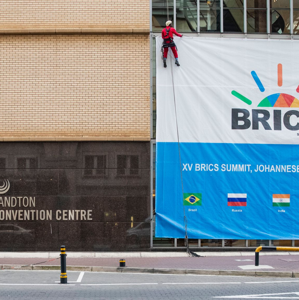 Das Sandton Convention Center in Johannesburg, Südafrika. Der 15. BRICS-Gipfel wird vom 22. bis 24. August dort stattfinden. - Foto: Zhang Yudong/XinHua/dpa