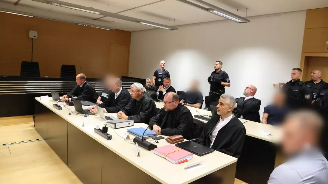 Die vier Angeklagten sollen laut Anklage des Generalbundesanwalts die Eisenacher Neonazi-Kampfsportgruppe «Knockout 51» gegründet und dort Mitglieder gewesen sein. - Bild: Bodo Schackow/dpa