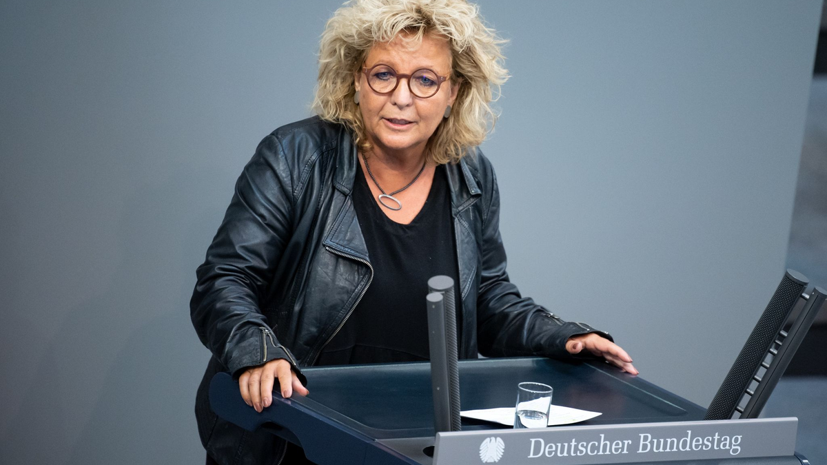 Beate Müller-Gemmeke (Bündnis 90/Die Grünen) spricht in der Plenarsitzung im Deutschen Bundestag. - Foto: Bernd von Jutrczenka/dpa