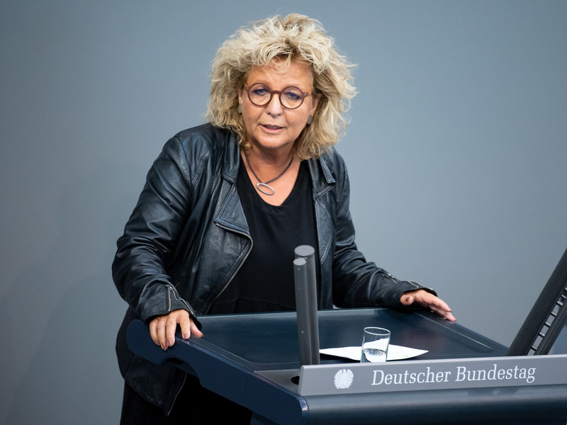 Beate Müller-Gemmeke (Bündnis 90/Die Grünen) spricht in der Plenarsitzung im Deutschen Bundestag. - Foto: Bernd von Jutrczenka/dpa