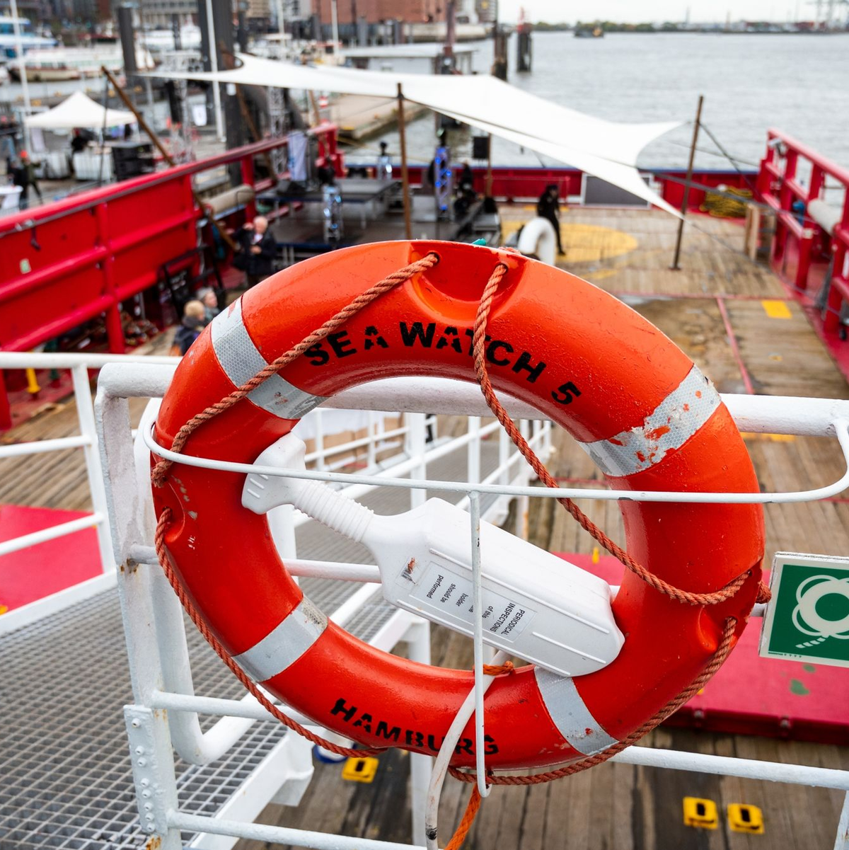 Sea-Watch droht in Italien eine Geldstrafe von bis zu 10.000 Euro. (Symbolbild) - Foto: Daniel Bockwoldt/dpa