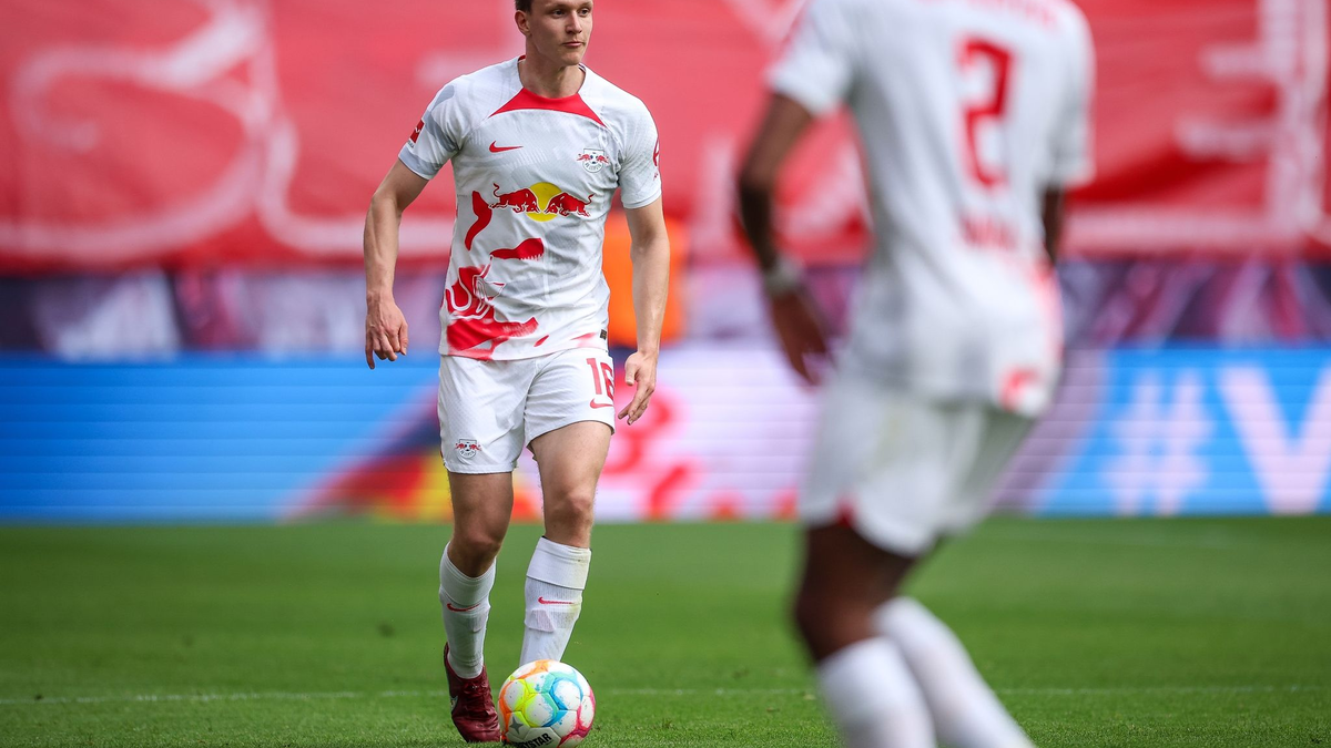 Lukas Klostermann steht noch bei RB Leipzig unter Vertrag. - Foto: Jan Woitas/dpa