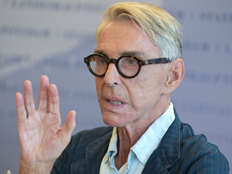 Wolfgang Joop zeigt im nächsten Jahr sein Lebenswerk in Potsdam. - Foto: Michael Bahlo/dpa