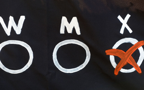 Das bislang geltende sogenannte Transsexuellengesetz empfinden viele Transmenschen als demütigend. Betroffene müssen sich oft sehr intime Fragen gefallen lassen. - Foto: Peter Steffen/dpa