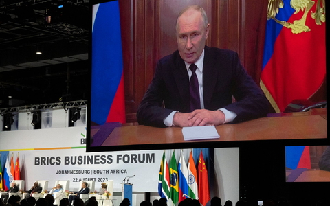 Kremlchef Wladimir Putin nimmt per Videokonferenz am Brics-Gipfel teil. - Foto: Jerome Delay/AP/dpa