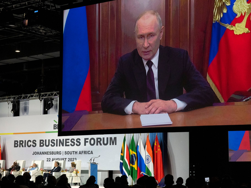 Kremlchef Wladimir Putin nimmt per Videokonferenz am Brics-Gipfel teil. - Foto: Jerome Delay/AP/dpa