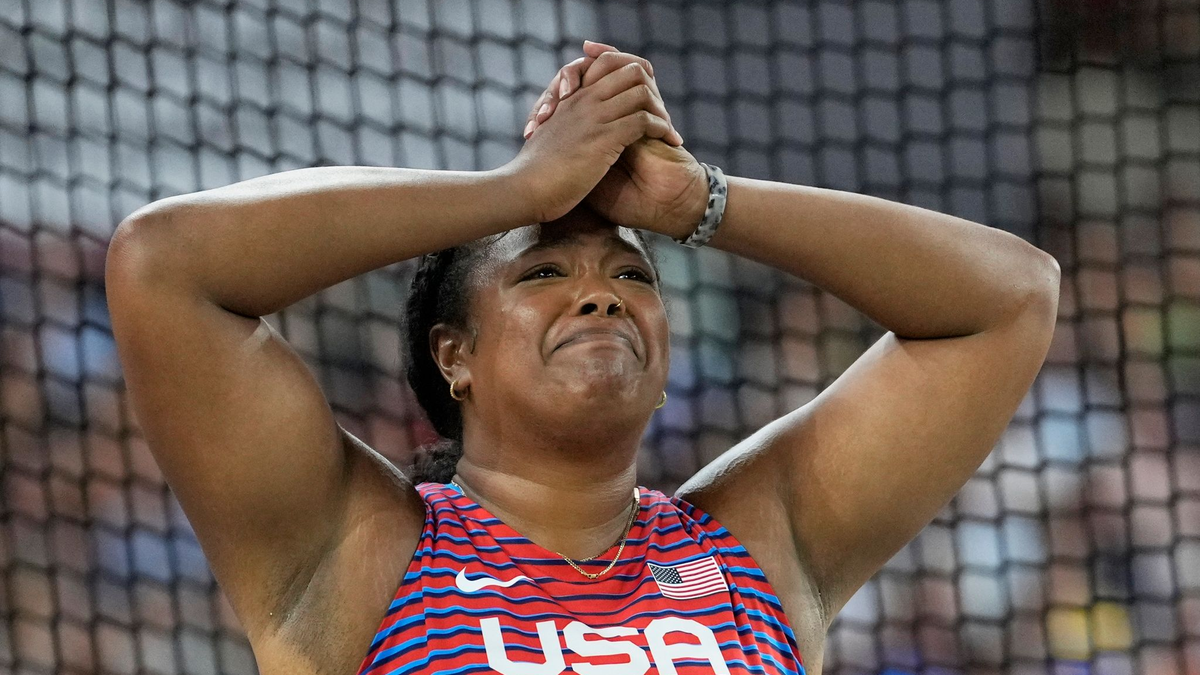 Die auf der Insel Oahu geborene Laulauga Tausaga dachte nach dem WM-Gewinn an die Feueropfer auf Hawaii. - Foto: Matthias Schrader/AP
