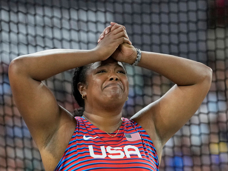 Die auf der Insel Oahu geborene Laulauga Tausaga dachte nach dem WM-Gewinn an die Feueropfer auf Hawaii. - Foto: Matthias Schrader/AP