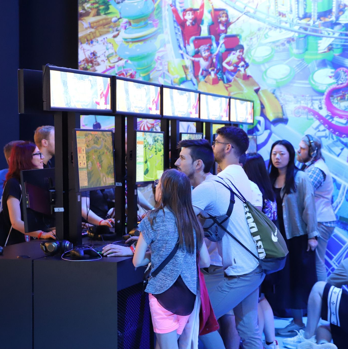 Großer Besucherandrang am ersten Tag der Spielemesse Gamescom in Köln. - Foto: Sascha Thelen/dpa
