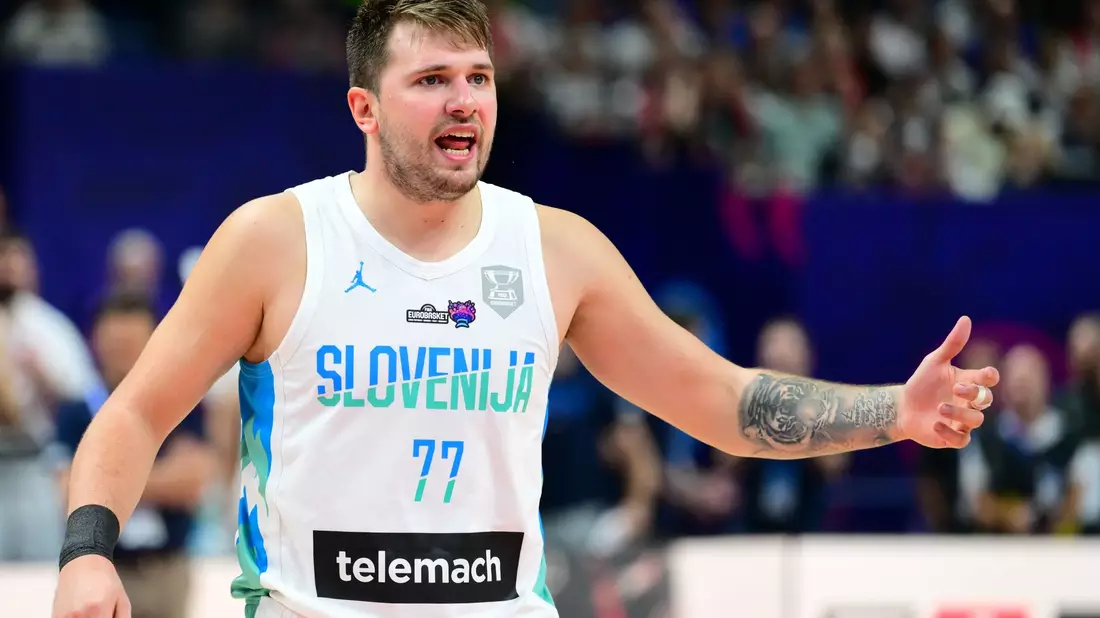 Auch Sloweniens Superstar Luka Doncic wurde von dem Alarm aufgeweckt. - Bild: Soeren Stache/dpa