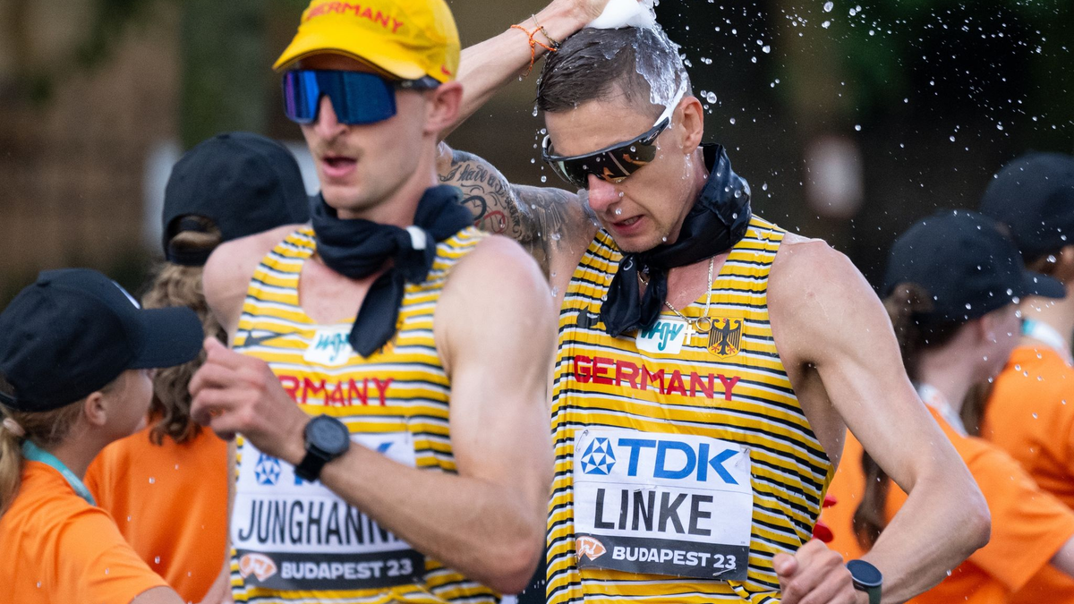 Christopher Linke (r) und Karl Junghannß belegten bei der WM über die 35 Kilometer Gehen die Plätze fünf und neun. - Foto: Sven Hoppe/dpa
