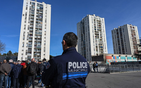 Demonstration von Bewohnern des Stadtteils Pissevin am 21. August nach den tödlichen Schüssen zwischen Drogenhändlern. - Foto: Pascal Guyot/AFP/dpa