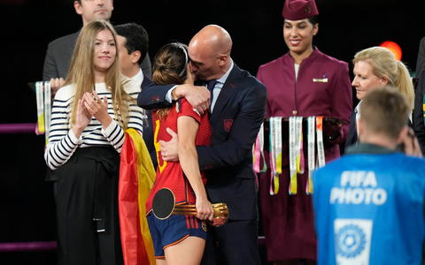 Spaniens früherer Fußball-Verbandspräsident Luis Rubiales ist mit seinem Einspruch gegen die dreijährige Sperre gescheitert. - Foto: Alessandra Tarantino/AP/dpa
