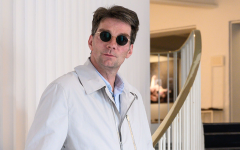 Marco Goecke 2019 im Foyer der Staatsoper. - Foto: Christophe Gateau/dpa