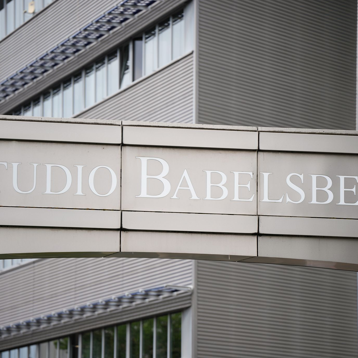 Man beobachte die Lage, heißt es aus dem Filmstudio Babelsberg. (Archivbild) - Foto: Soeren Stache/dpa