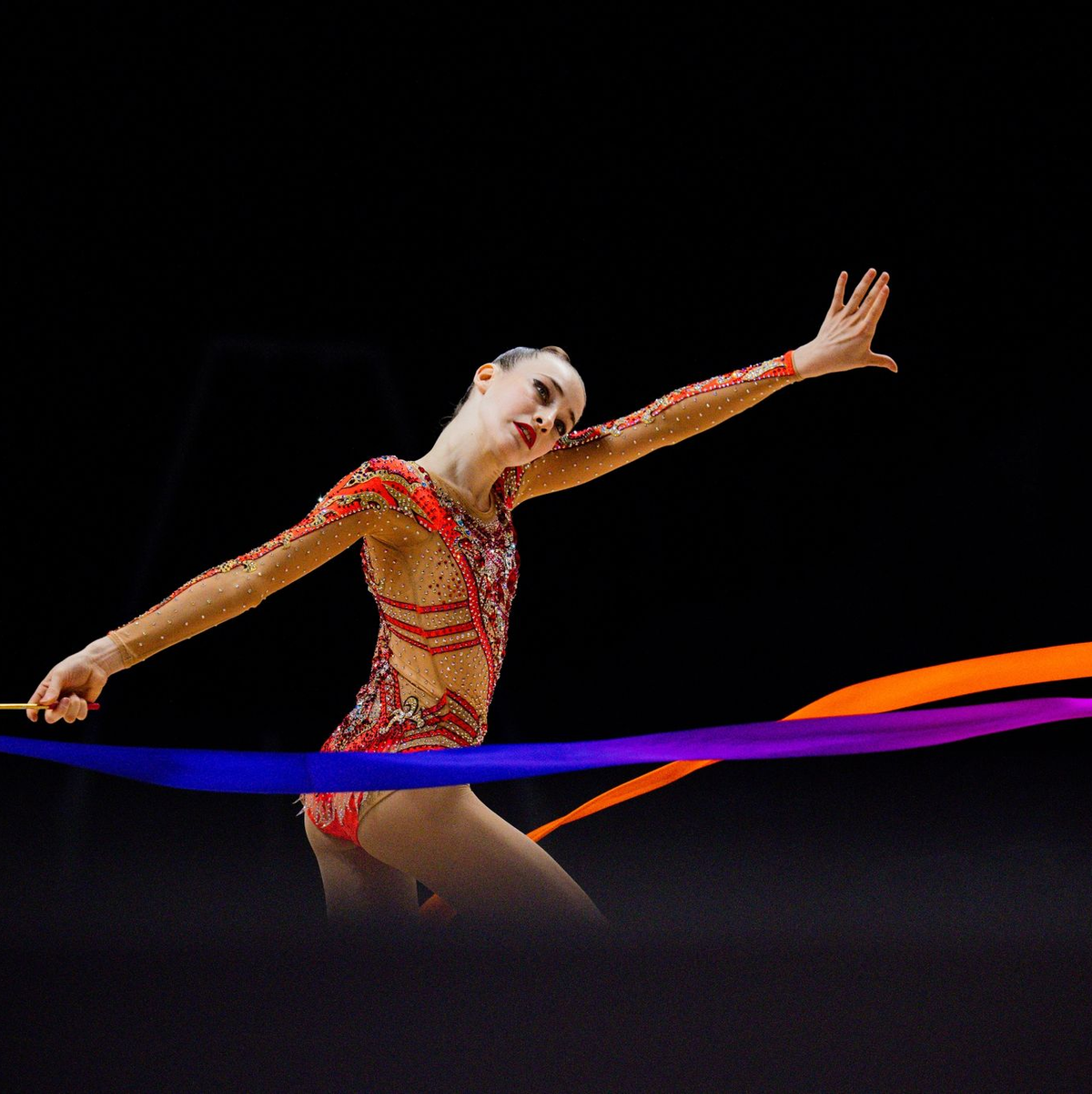 Darja Varfolomeev in Aktion mit dem Band. - Foto: Rolf Vennenbernd/dpa