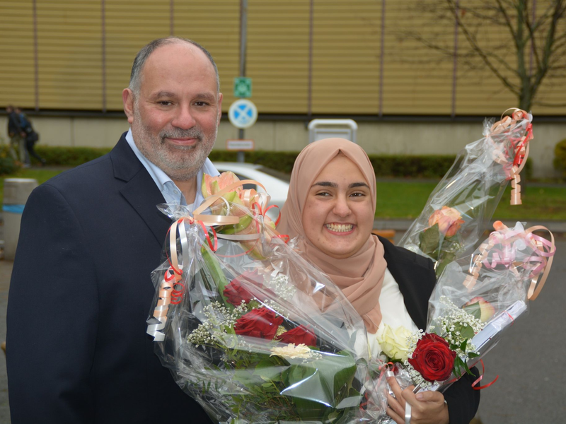 Hier strahlten sie noch gemeinsam: die ägyptisch-deutsche Aktivistin Fagr Eladly und ihr Vater 2017 an der Universität Heidelberg. - Foto: -/Fagr El Adly/dpa
