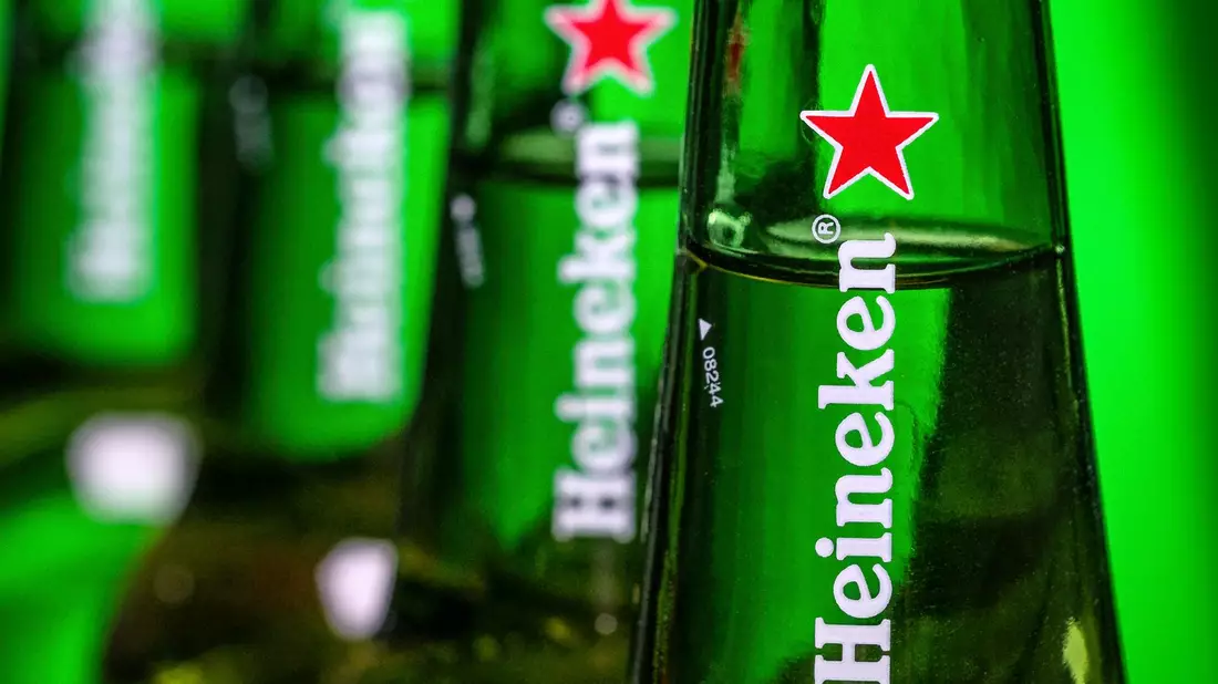 Der Braukonzern Heineken zieht sich aus Russland zurück. - Bild: J. David Ake/AP