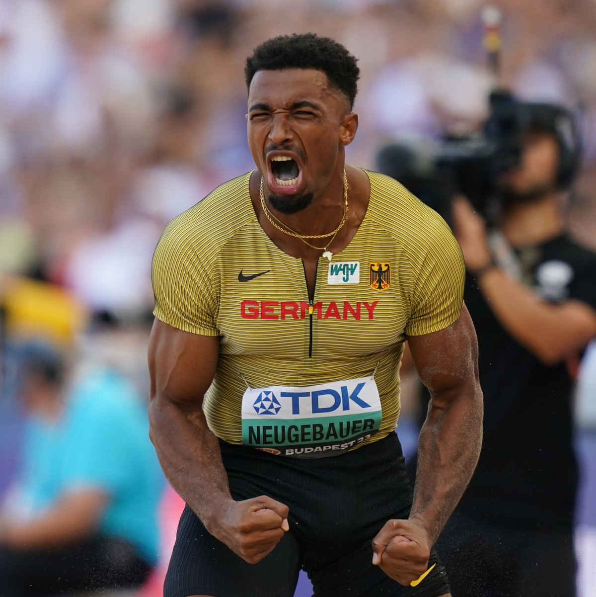 Bleibt auch nach der vierten Disziplin in Führung: Zehnkämpfer Leo Neugebauer. - Foto: Marcus Brandt/dpa