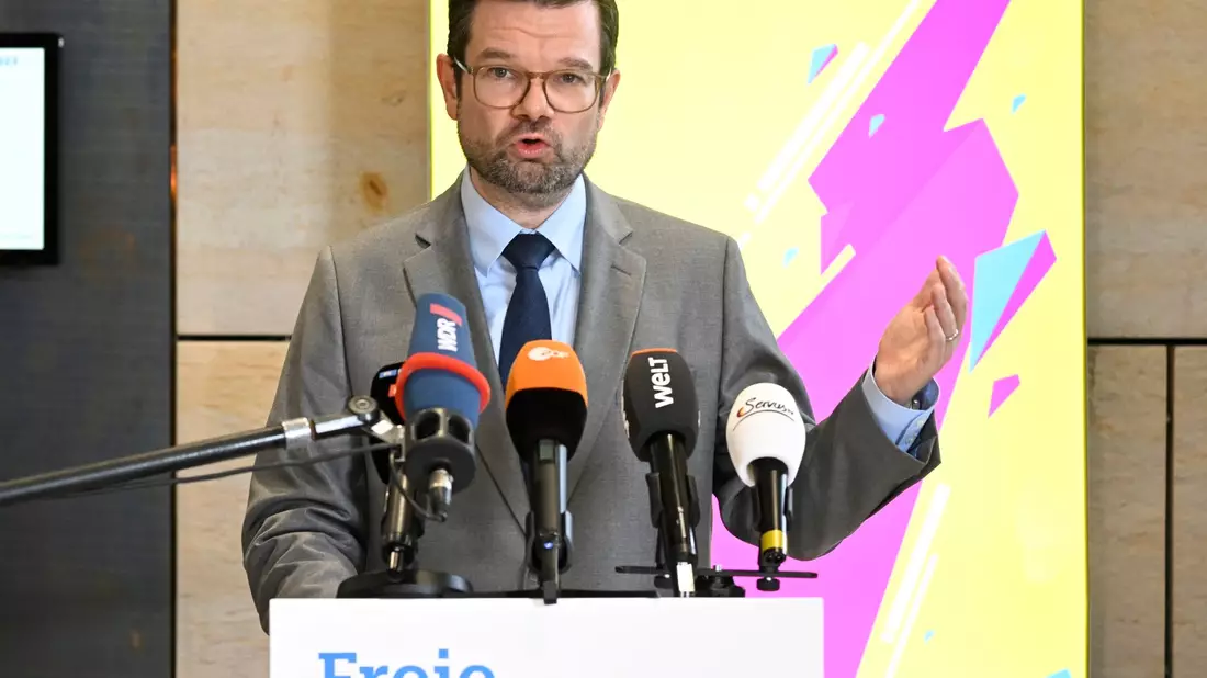 Bundesjustizminister Marco Buschmann (FDP) plant eine Reform des Betreuungsrechts. - Bild: Roberto Pfeil/dpa