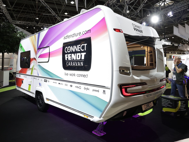 Ein Fendt Live-Work-Connect Wohnwagen auf der Caravan Messe in Düsseldorf. - Foto: David Young/dpa