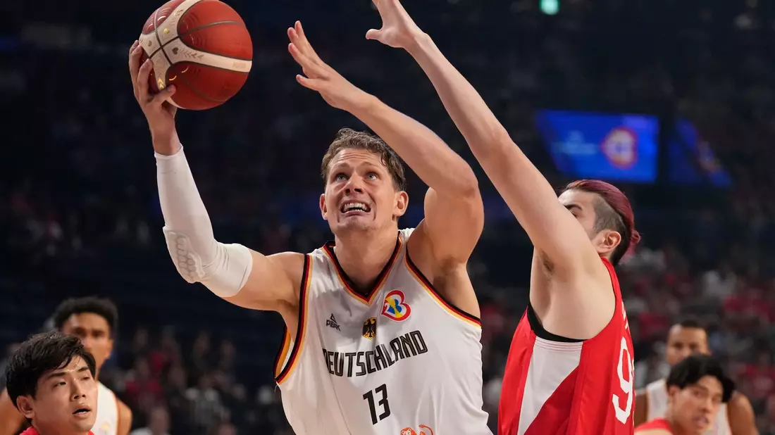 War mit 25 Punkten Top-Scorer des Spiels: Deutschlands Moritz Wagner. - Bild: Hiro Komae/AP/dpa