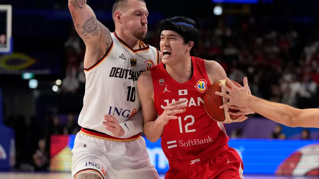 Sorgte defensiv für Akzente: Center Daniel Theis. - Bild: Hiro Komae/AP/dpa
