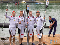 Haben für einen goldenen Auftakt im Kajak-Vierer gesorgt: Max Rendschmidt, Tom Liebscher, Jacob Schopf und Max Lemke (v.l.n.r.). - Foto: Ulrich Gamel/Kolbert-Press/dpa