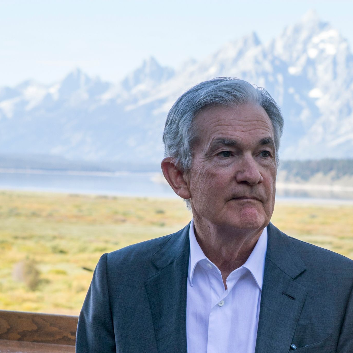Der Fed-Vorsitzende Jerome Powell während des Jackson Hole Wirtschaftssymposiums im US-Bundesstaat Wyoming. - Foto: Amber Baesler/AP/dpa