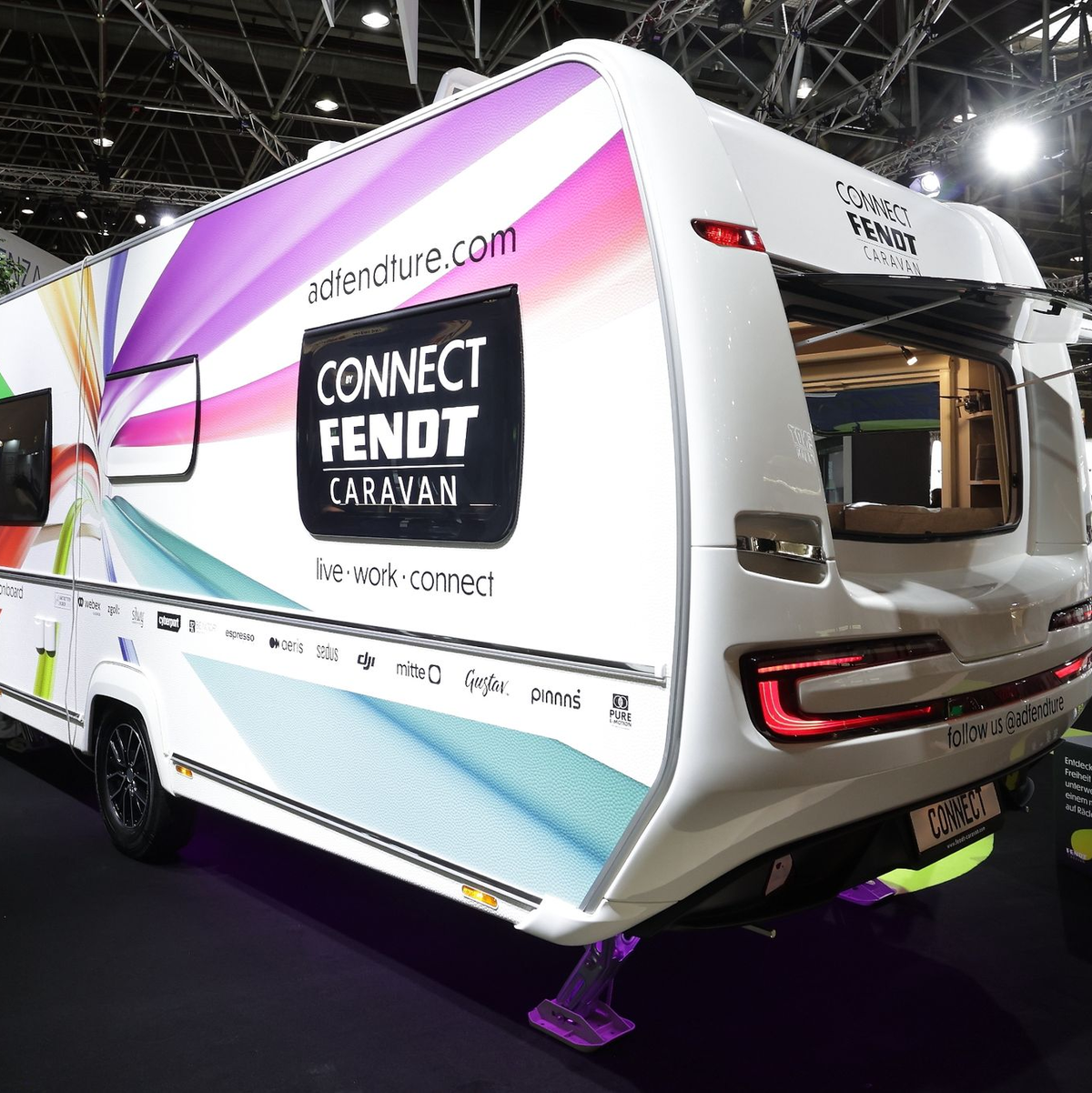 Ein Fendt Live-Work-Connect Wohnwagen auf der Caravan Messe in Düsseldorf. - Foto: David Young/dpa