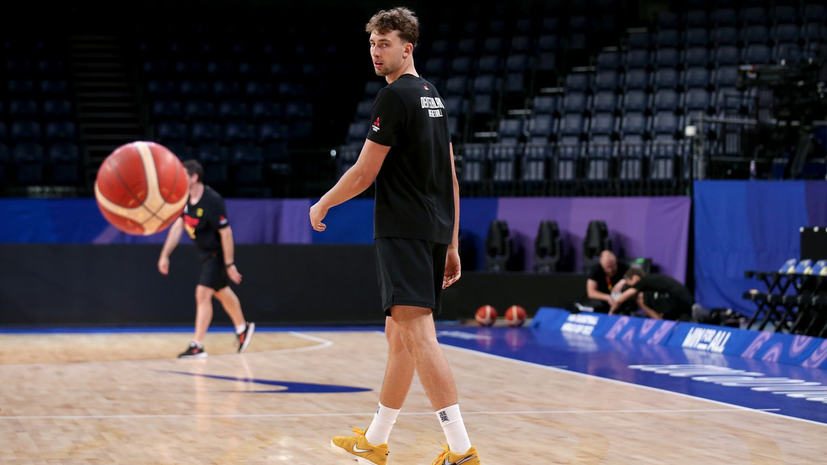 Verletzte sich im Auftaktspiel der WM: Franz Wagner. - Foto: Matthias Stickel/dpa